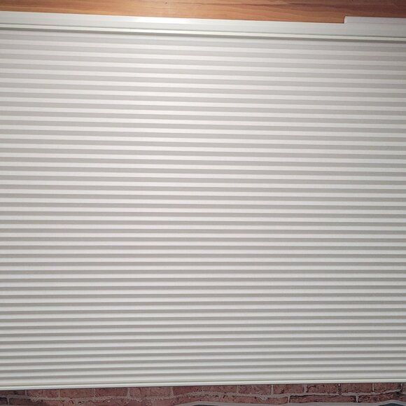 Hunter Douglas Powerview Motorized 33.375 x 57.5 - Picture 1 of 5